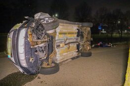 Auto op zjn kant bij eenzijdig ongeval Cruquius