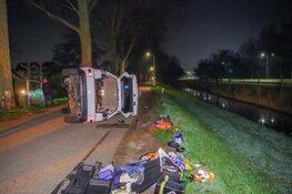 Auto op zjn kant bij eenzijdig ongeval Cruquius
