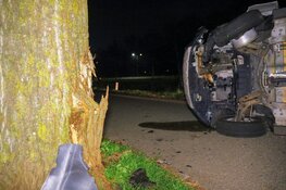 Auto op zjn kant bij eenzijdig ongeval Cruquius