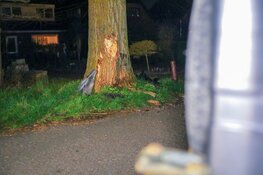 Auto op zjn kant bij eenzijdig ongeval Cruquius