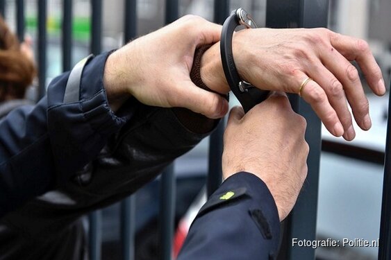 Twee aanhoudingen na plofkraak in Badhoevedorp