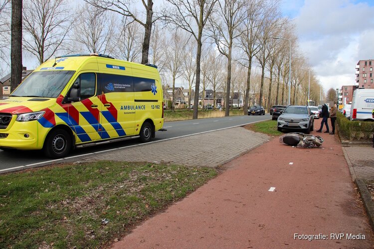 Scooterrijder gewond na aanrijding met auto