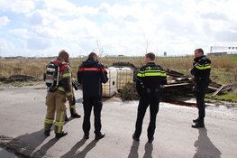 Grote vaten met gevaarlijke stoffen gevonden op parkeerplaats in Lijnden