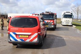 Grote vaten met gevaarlijke stoffen gevonden op parkeerplaats in Lijnden