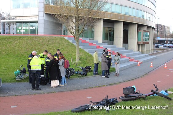 Zwaargewonde na ernstig fietsongeval op Mercuriusplein in Hoofddorp