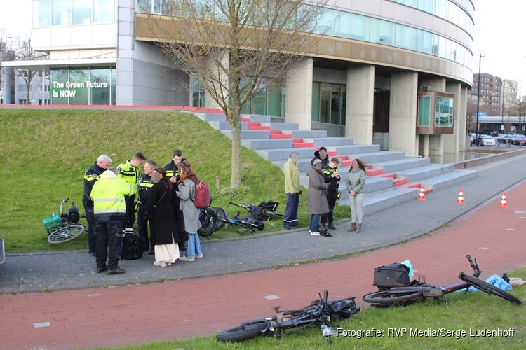 Zwaargewonde na ernstig fietsongeval op Mercuriusplein in Hoofddorp