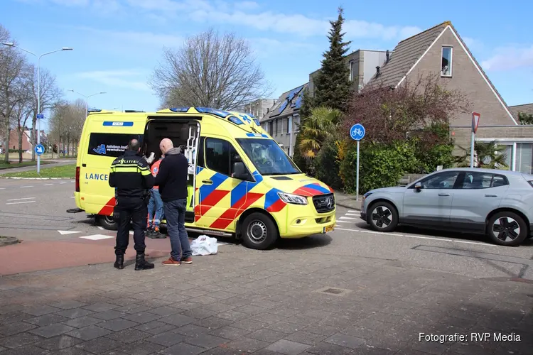 Fietser schrikt van auto en komt ten val in Hoofddorp