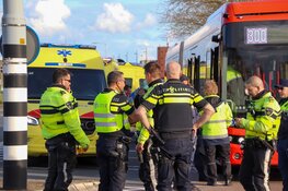 Lijnbus maakt noodstop, meerdere ambulances ter plekke