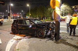 Flinke schade en gewonde na ongeval op kruising in Hoofddorp