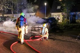 Auto in lichterlaaie in Hoofddorp