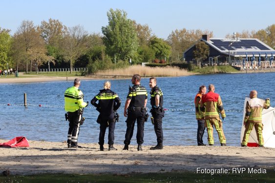 Overleden persoon aangetroffen op strand Hoofddorp