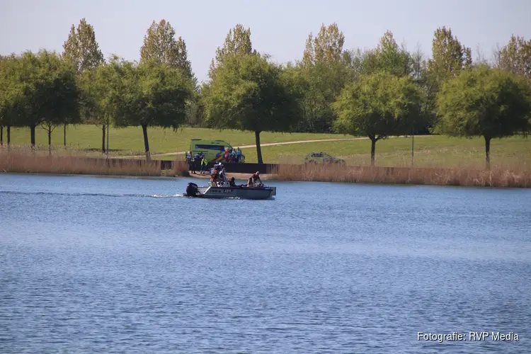 Grote zoekactie naar mogelijke drenkeling in Toolenburger plas in Hoofddorp