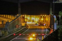 Schipholtunnel in zuidelijke richting afgesloten na melding autobrand