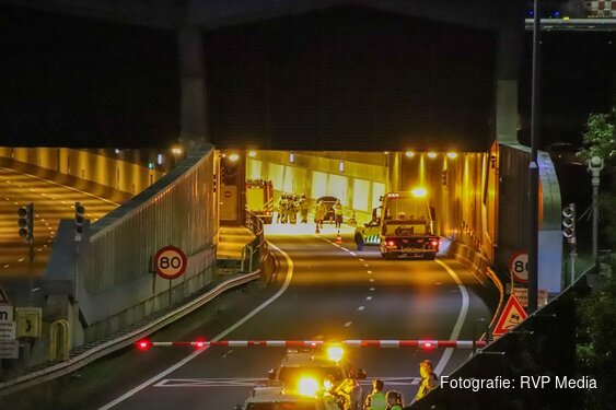 Schipholtunnel in zuidelijke richting afgesloten na melding autobrand
