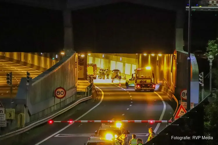 Schipholtunnel in zuidelijke richting afgesloten na melding autobrand