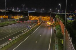 Schipholtunnel in zuidelijke richting afgesloten na melding autobrand