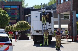 Brandje in trailer van vrachtwagen bij school in Hoofddorp
