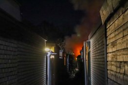 Uitslaande brand in schuur in Hoofddorp