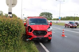 Fikse schade na botsing met bedrijfsbus op N201