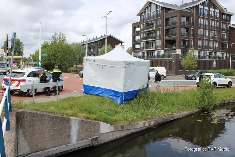 Overleden persoon aangetroffen in water aan Oosteinderweg in Aalsmeer, politie onderzoekt toedracht