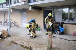 Vlam in de pan: brandweer haalt brandende pan uit woning