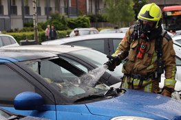 Auto opnieuw in brand aan Baron De Coubertinlaan in Hoofddorp