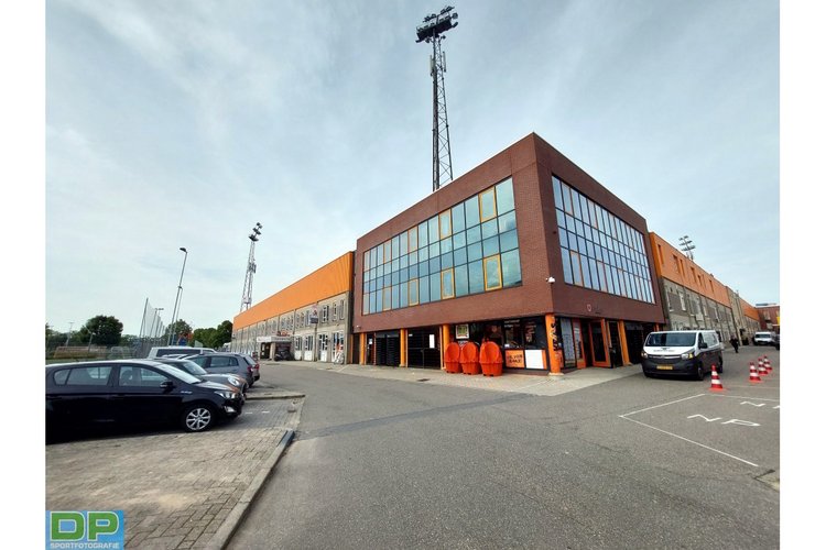 Ajax wint van FC Groningen in Volendam