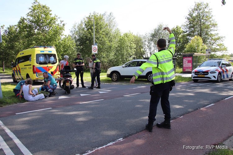 Scooterrijder gewond na aanrijding met auto