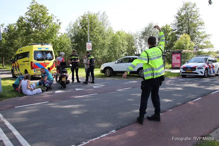 Scooterrijder gewond na aanrijding met auto
