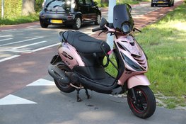 Scooterrijder gewond na aanrijding met auto