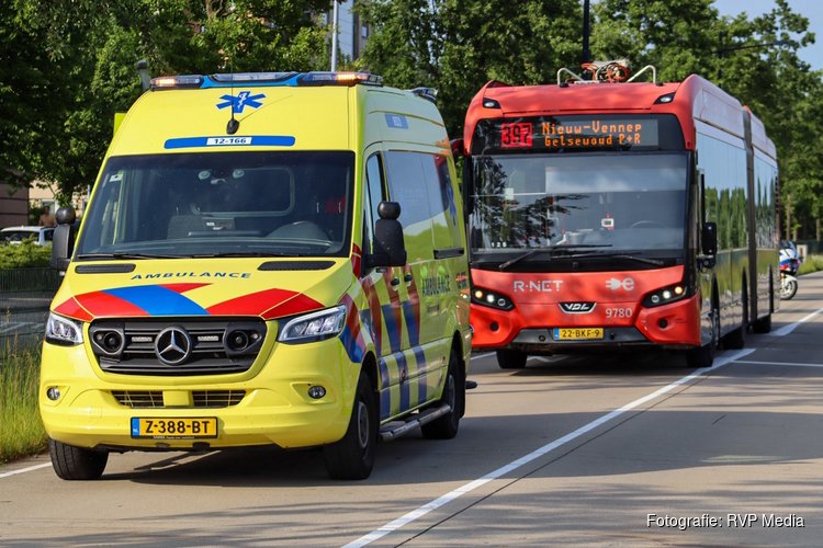 Fietser gewond na aanrijding met lijnbus