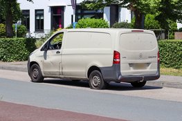 Twee gewonden na aanrijding tussen scooter en bestelbus in Hoofddorp