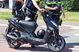 Twee gewonden na aanrijding tussen scooter en bestelbus in Hoofddorp