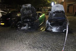 Twee auto’s uitgebrand op parkeerplaats in Hoofddorp