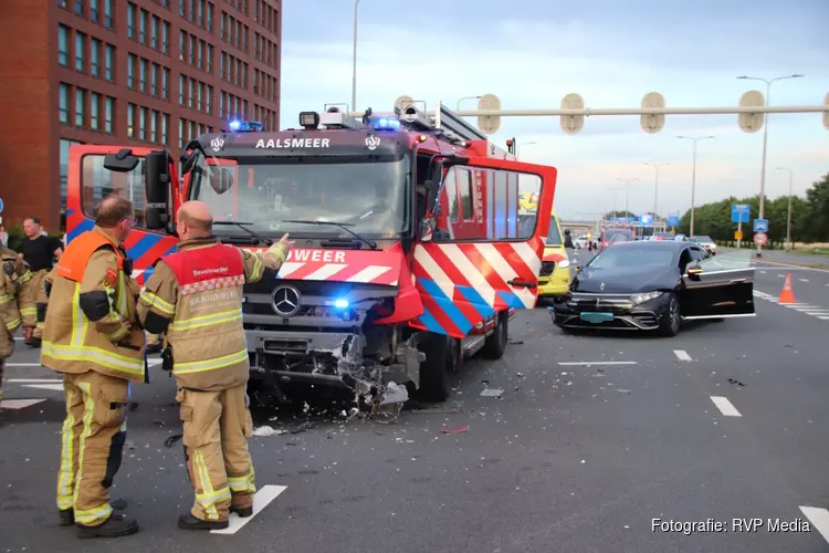 Brandweerwagen betrokken bij ongeval op kruising