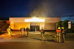 Veel rook bij brand in wasserij Nieuw-Vennep