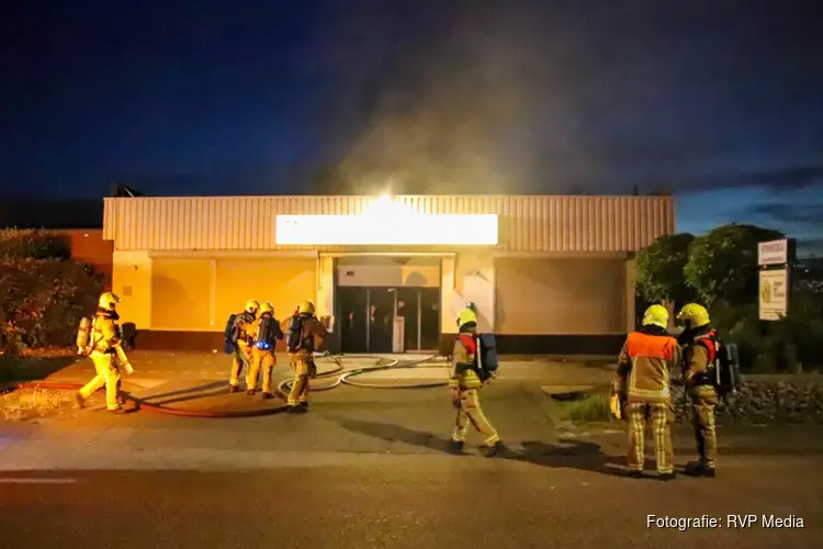Veel rook bij brand in wasserij Nieuw-Vennep
