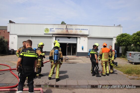 Weer brand bij wasserij in Nieuw-Vennep