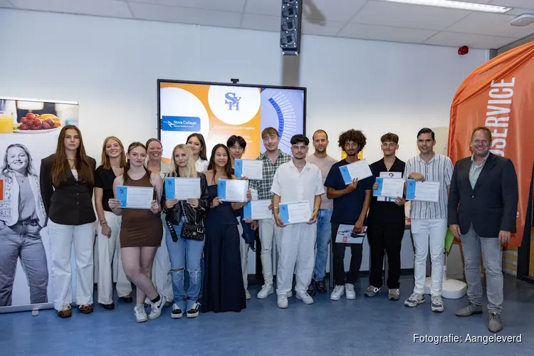 Studenten Foodservice Nova College Haarlemmermeer behalen extra branche-certificaat Sociale hygiëne
