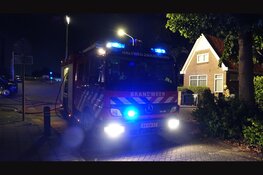 Schutting vliegt in brand door houtkachel in Zwanenburg