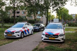 Politie treft groot illegaal pokertoernooi aan tijdens zoekactie na melding van vuurwapen
