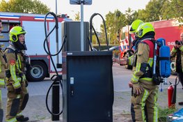 Brand in elektrakast van laadpaal bij sportcomplex in Hoofddorp