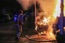 Twee auto’s volledig in lichterlaaie in Uithoorn