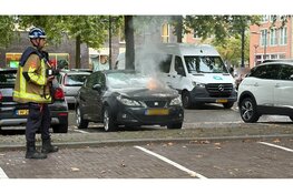 Auto vliegt in brand bij het starten in Hoofddorp
