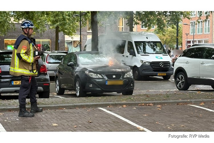Auto vliegt in brand bij het starten in Hoofddorp
