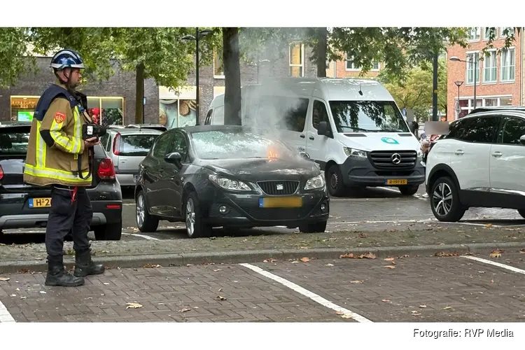 Auto vliegt in brand bij het starten in Hoofddorp
