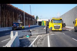 A9 nog gehele dag afgesloten na ongeval met vrachtwagen en auto in tunnelbak