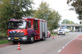 Scooterrijder bekneld onder auto na aanrijding in Hoofddorp