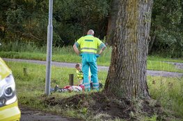 Motorrijder gewond na botsing met boom in Spaarnwoude