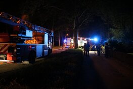 Brand in woning Aalsmeer: ambulancedienst helpt vier mensen